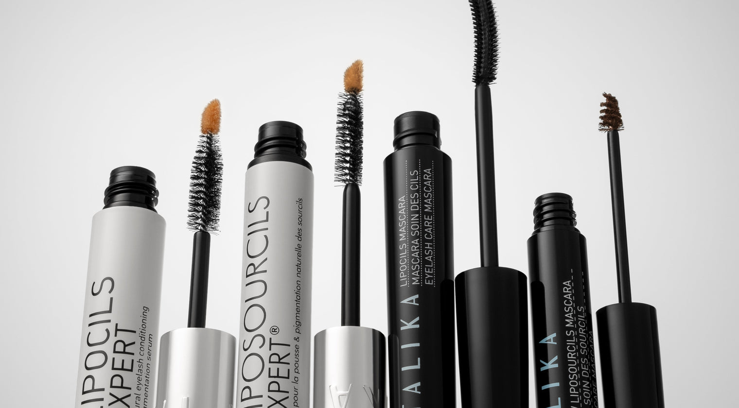 La gamme Lipocils et Liposourcils de Talika alignée sur fond gris