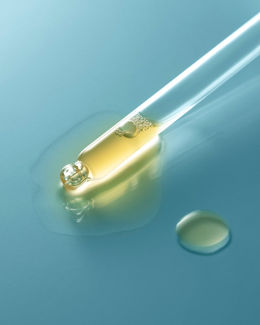 Texture du Sérum Hair Force Talika : goutte de phyto-sérum au bout de la pipette
