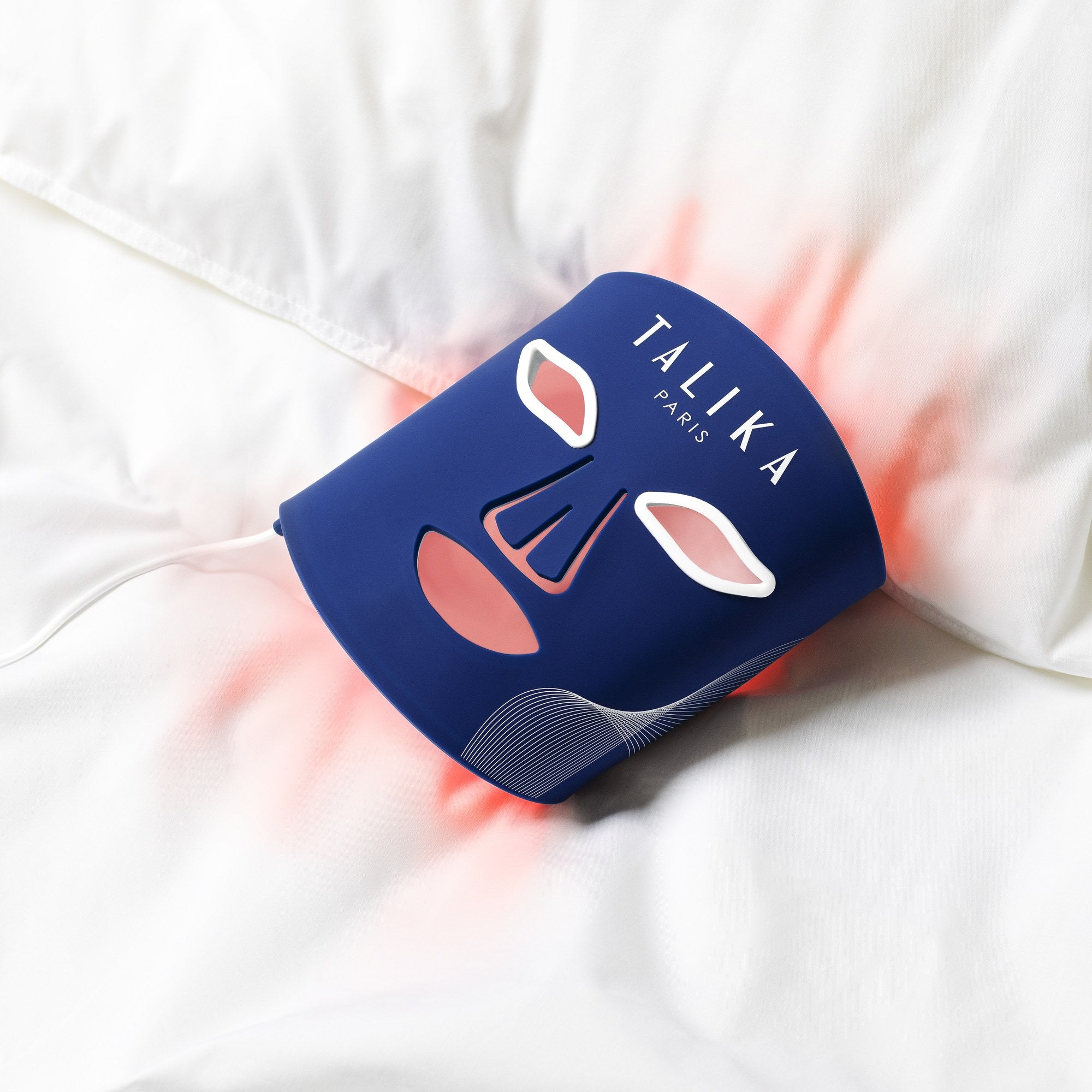 LED Therapy Mask Talika allumé - LEDs rouges anti-âge